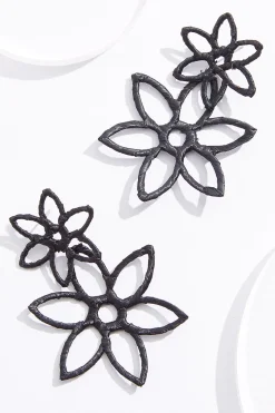 Cutout Raffia Flower Earrings