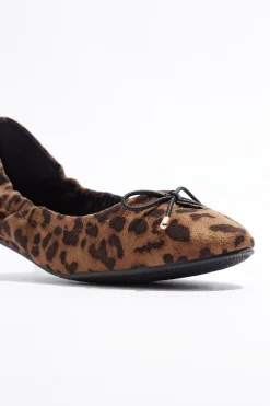 Keyhole Scrunch Flats