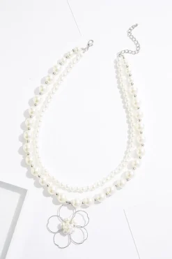 Pearl Layer Flower Pendant Necklace