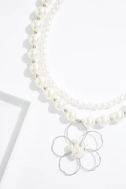 Pearl Layer Flower Pendant Necklace